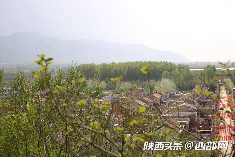 长剑-10巡航导弹发射车板报,展现科技力量与战略威慑的完美结合,长剑-10巡航导弹发射车板报,科技力量与战略威慑的展示典范