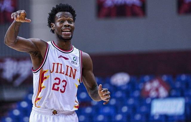 最新消息，马布里留在CBA有望，已接触一支球队洽谈未来合作，马布里有望留在CBA，已接触新球队洽谈合作未来