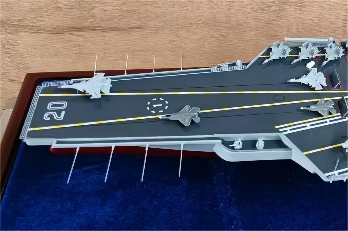 航空母舰模型的作品简介,航空母舰模型简介与赏析