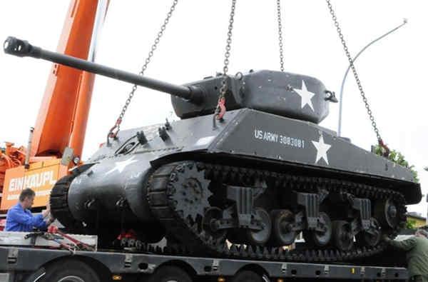 谢尔曼与四号坦克,一场尺寸与力量的对比,谢尔曼坦克与四号坦克,尺寸与力量的较量