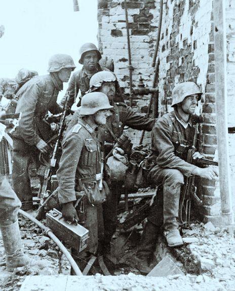 裤衩里藏手榴弹，一则关于安全、无知与后果的故事，裤衩里藏手榴弹，安全无知的危险后果故事