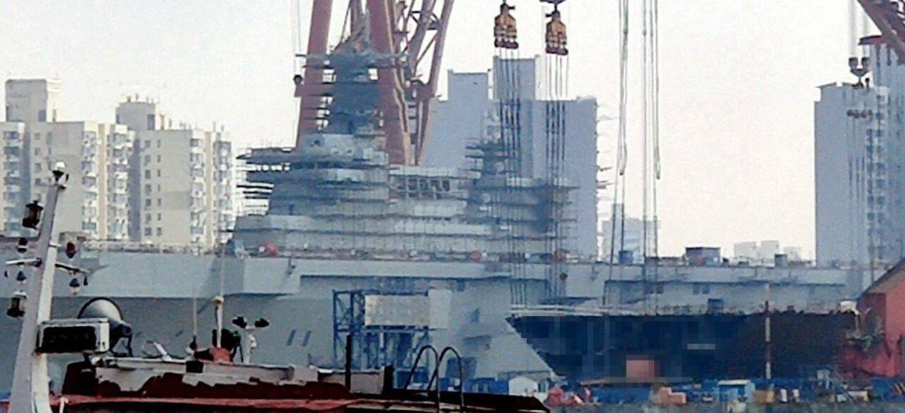 航空母舰的排水量，揭示其意义与重要性，航空母舰排水量揭秘，意义与重要性的探究