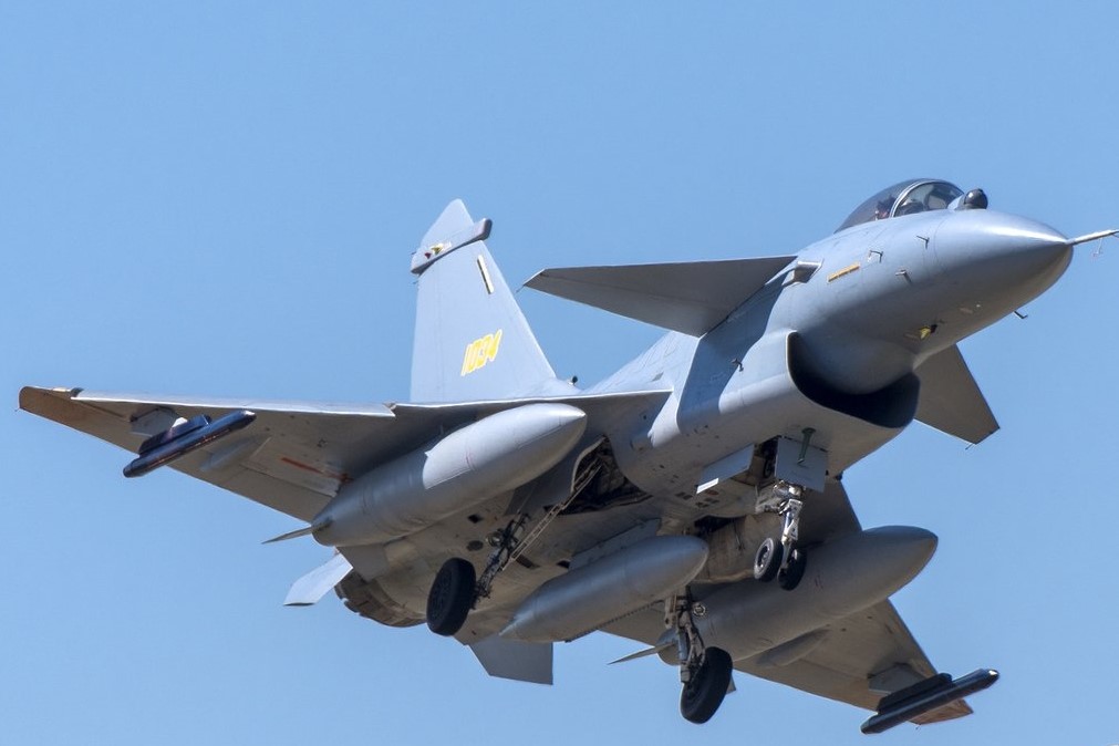 歼10B与歼10C,谁更胜一筹?,歼10B与歼10C性能对比,谁更胜一筹?