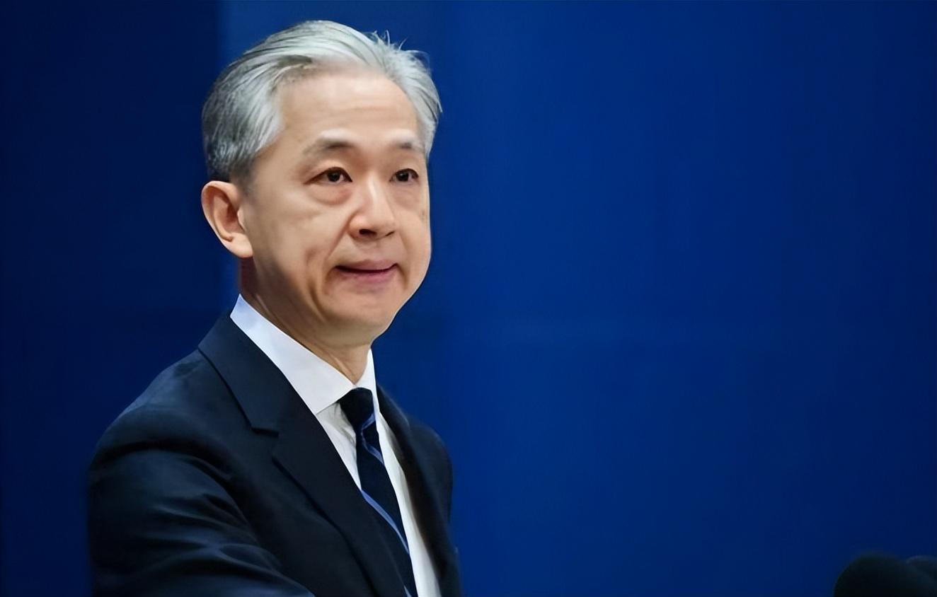 俄军轰炸机对机场的连续五次攻击,揭示背后的深层原因与影响,俄军轰炸机连续五次攻击机场,深层原因与影响揭秘