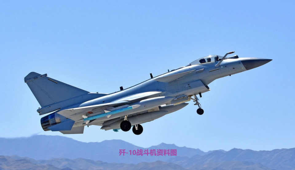歼八战斗机的驾驶舱简介,歼八战斗机驾驶舱概览
