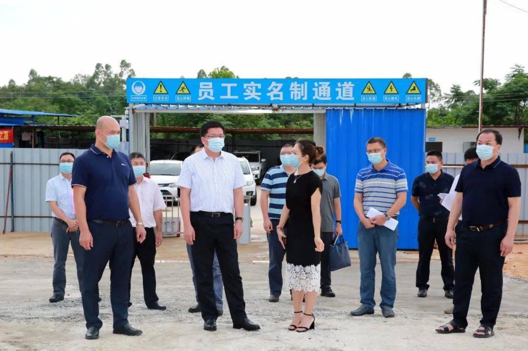 尊敬的各位领导、亲爱的战友们,尊敬的领导与亲爱的战友们,共同前行