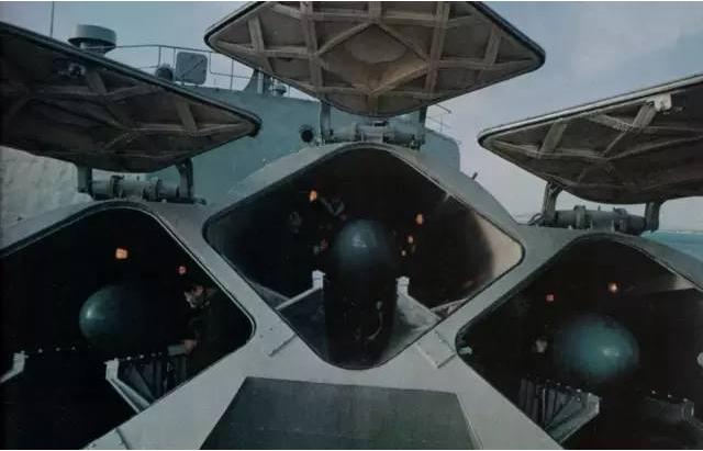 还剩下两艘传奇的051型驱逐舰，历史与未来的交汇点，历史与未来的交汇点，传奇的051型驱逐舰的最后篇章