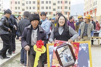 头条新闻与今日头条,重大消息的传递与解读,头条新闻与今日头条,重大消息的即时传递与深度解读