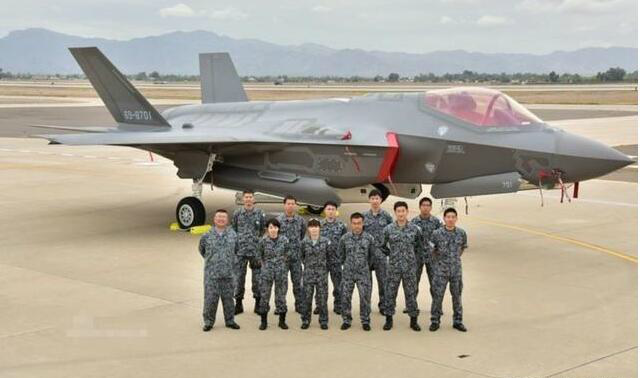歼-20战斗机飞行员工资概览，歼-20战斗机飞行员工资概览，揭秘高薪背后的荣耀与挑战