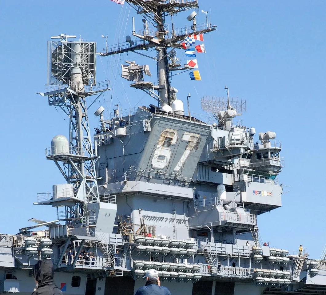 航空母舰,强大的海上霸主与战斗力量的象征介绍及图片展示,航空母舰,海上霸主与战斗力量象征的详细介绍及图片展示