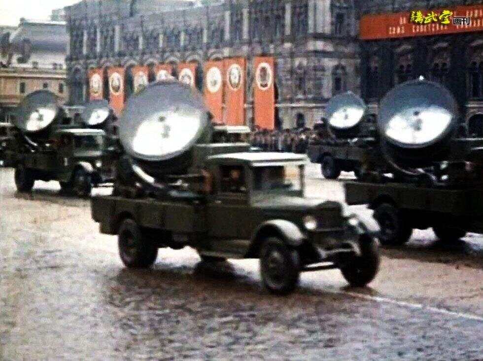 阅兵史上的里程碑,1945年阅兵中的首次方队亮相,首次方队亮相,1945年阅兵成为阅兵史上的里程碑