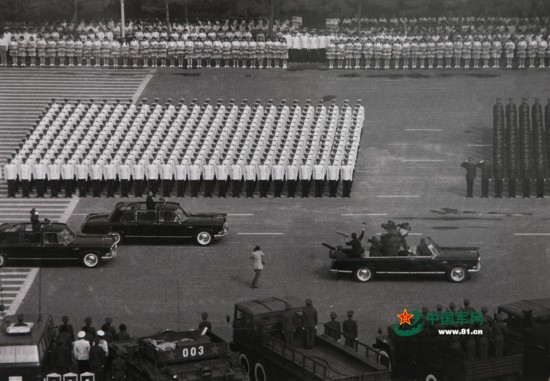 国庆首次统一阅兵,历史性的时刻,国庆首次统一阅兵,历史时刻的壮丽画卷